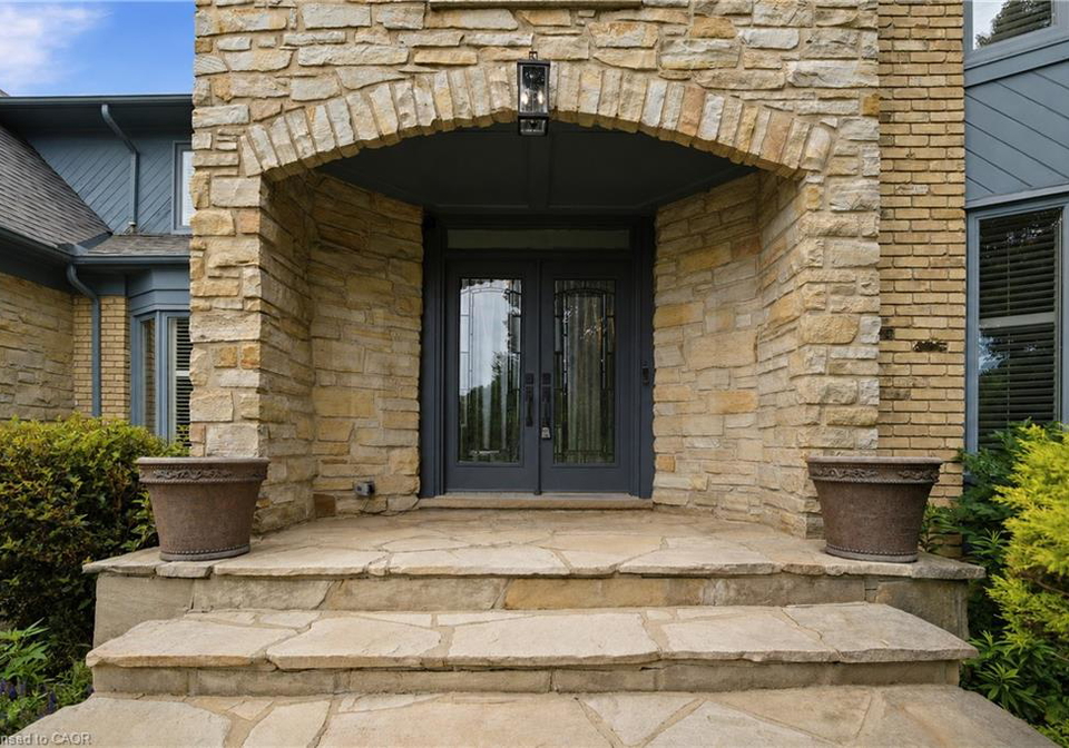 81-flanders-drive-waterdown-ontario-40846843