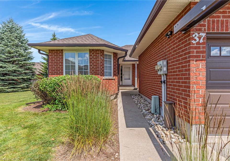 10-isherwood-avenue-cambridge-ontario-40846864