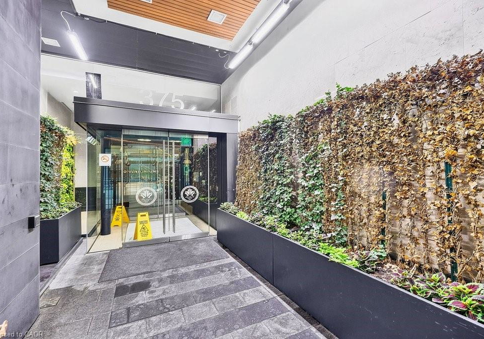 375-king-street-w-toronto-ontario-40846895