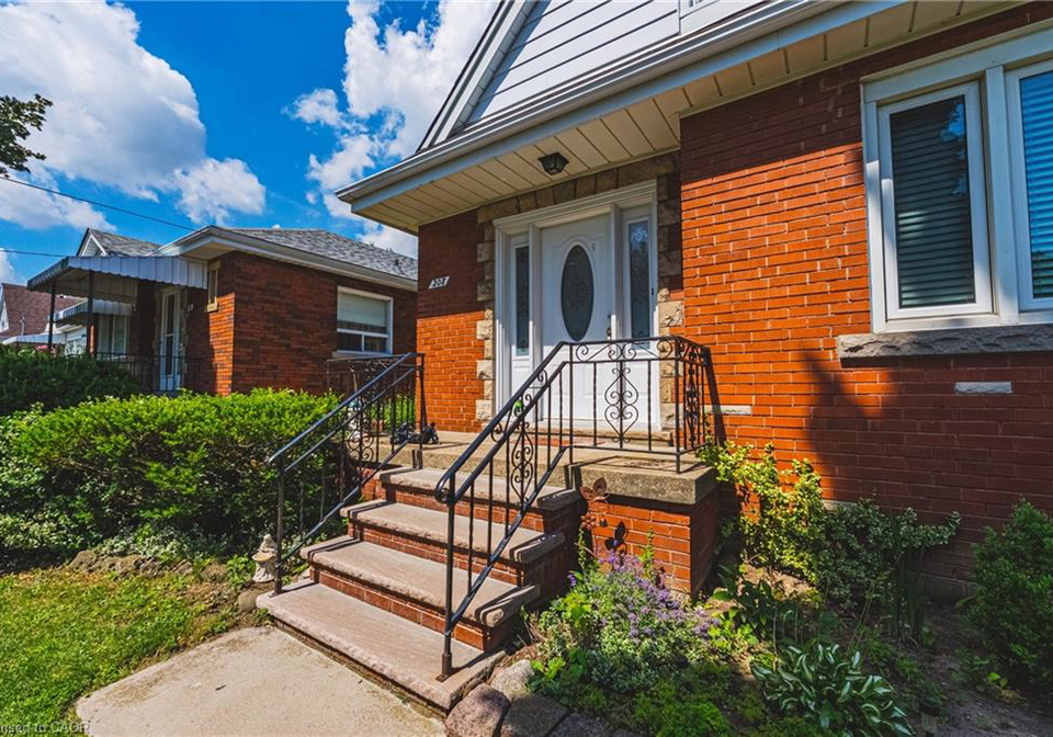 208-glencarry-avenue-hamilton-ontario-40846910