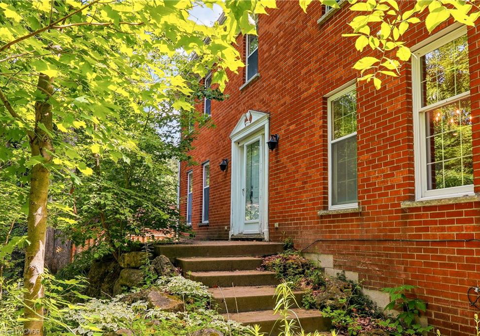 2150-east-street-kilbride-ontario-40847033