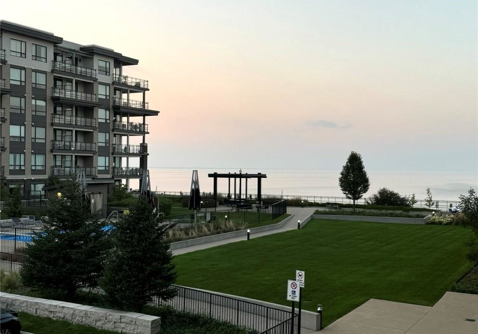 10-esplanade-lane-grimsby-ontario-40847034