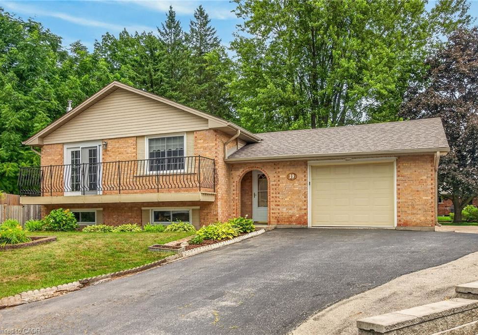19-burns-place-caledonia-ontario-40847042
