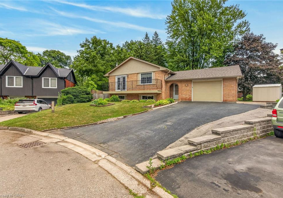 19-burns-place-caledonia-ontario-40847042