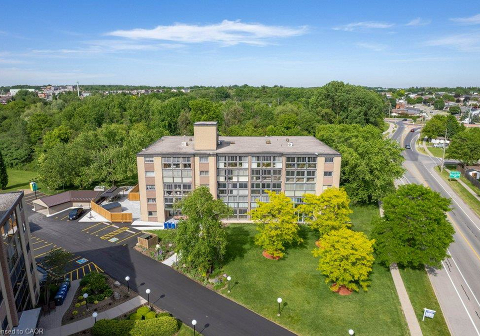 400-champlain-boulevard-cambridge-ontario-40847084
