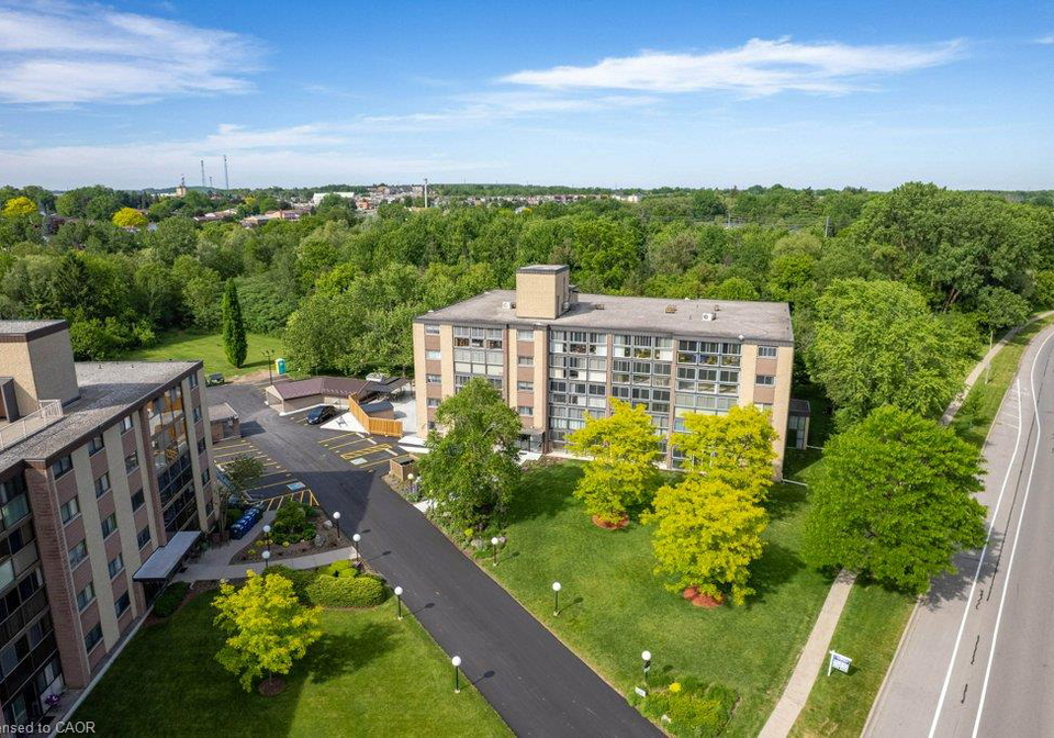 400-champlain-boulevard-cambridge-ontario-40847084