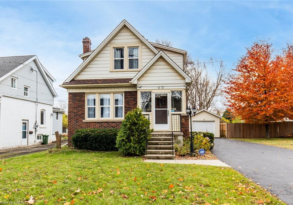 60-lake-avenue-drive-stoney-creek-ontario-40847135