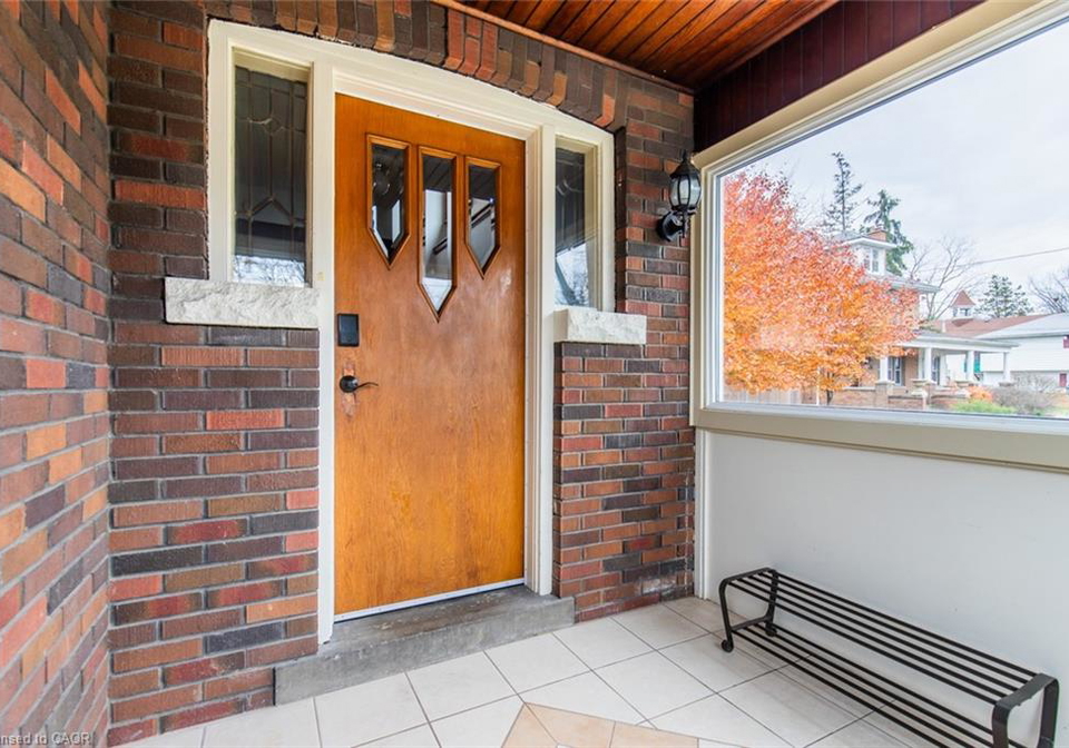 60-lake-avenue-drive-stoney-creek-ontario-40847135