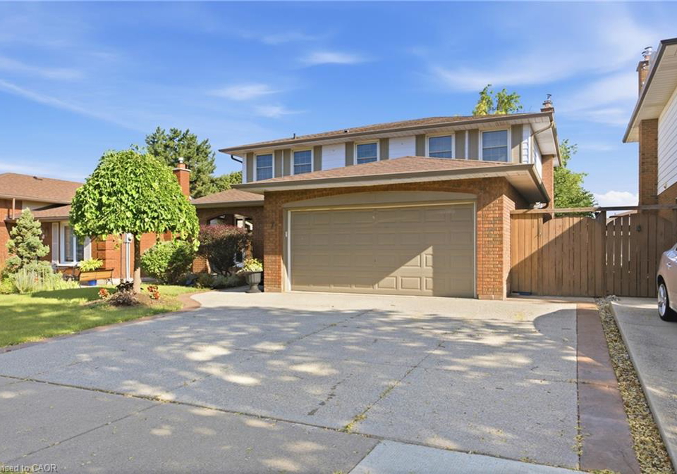 7-apex-court-stoney-creek-ontario-40847337