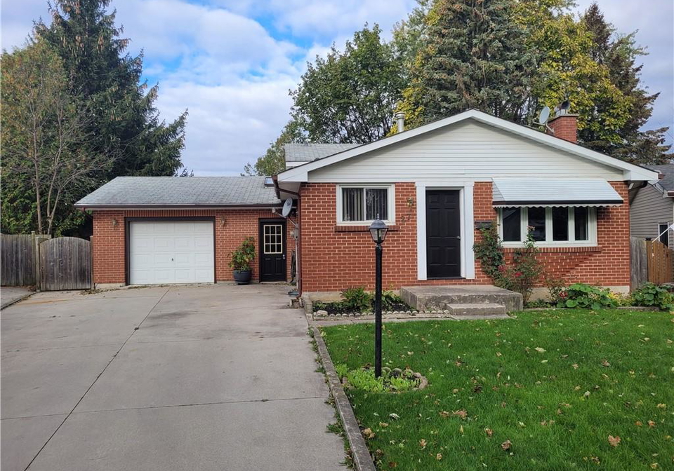 27-toulon-crescent-london-ontario-40847355