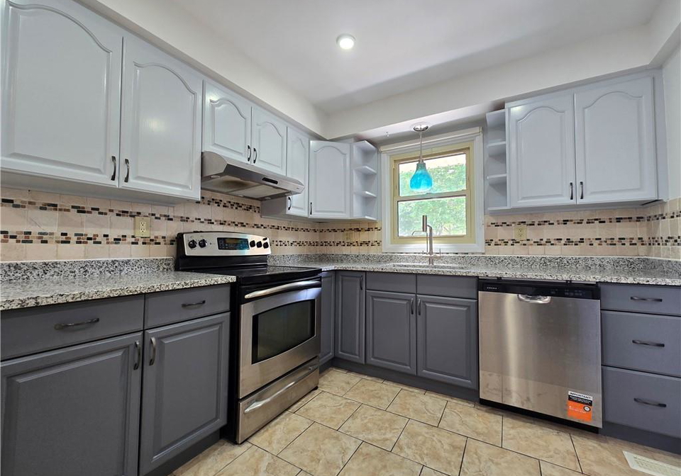 26-keewatin-avenue-kitchener-ontario-40847373