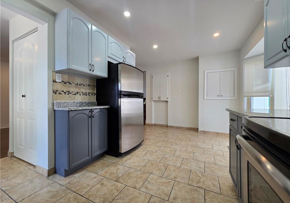 26-keewatin-avenue-kitchener-ontario-40847373