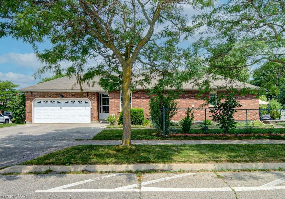 330-lake-louise-boulevard-waterloo-ontario-40847395