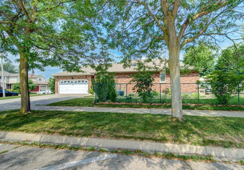 330-lake-louise-boulevard-waterloo-ontario-40847395