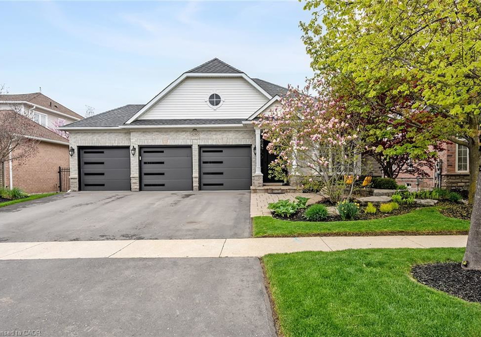 4285-couples-crescent-burlington-ontario-40847429
