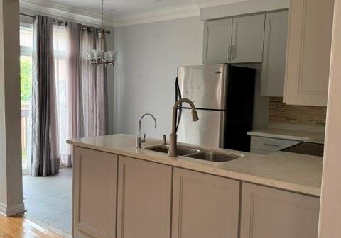 27-village-lake-crescent-peel-ontario-40847494