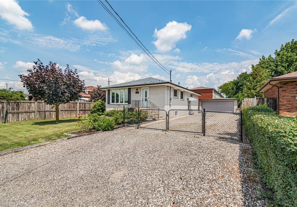 163-britannia-avenue-stoney-creek-ontario-40848060