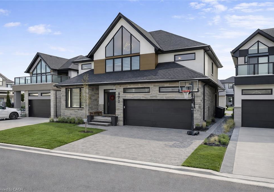 972-stonecliffe-walk-kitchener-ontario-40848074