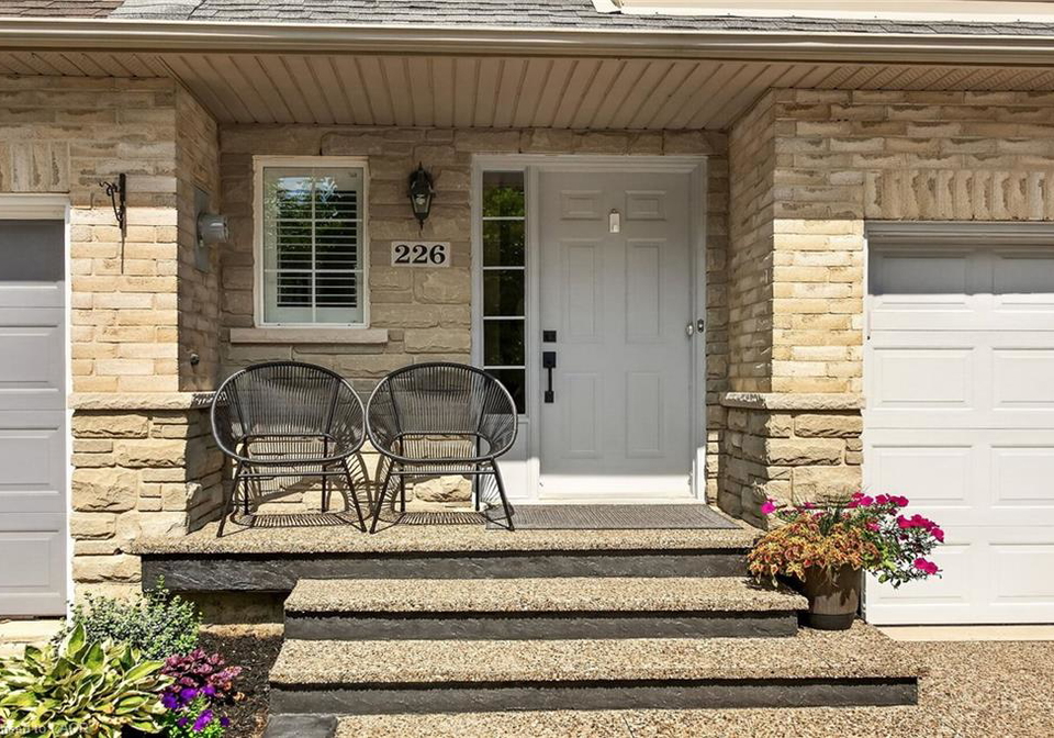 226-dicenzo-drive-hamilton-ontario-40848405