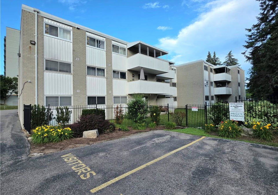 24-mooregate-crescent-kitchener-ontario-40848624
