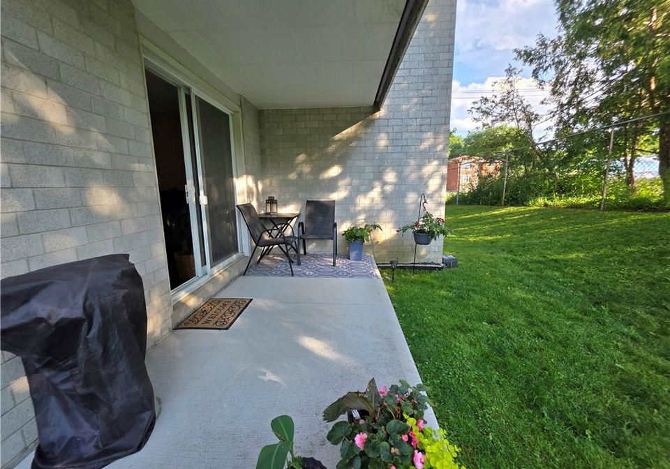 24-mooregate-crescent-kitchener-ontario-40848624