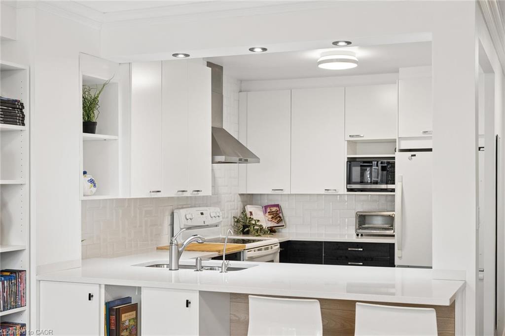 18-holborn-court-kitchener-ontario-40848661