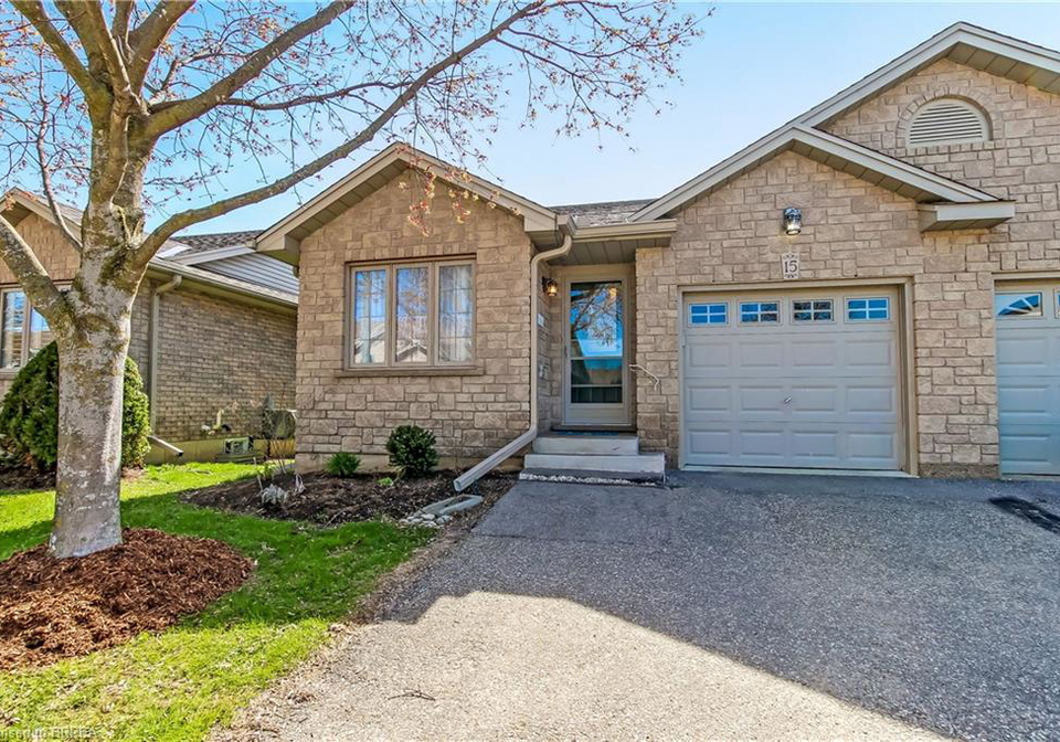 19-hanlon-place-paris-ontario-40848703