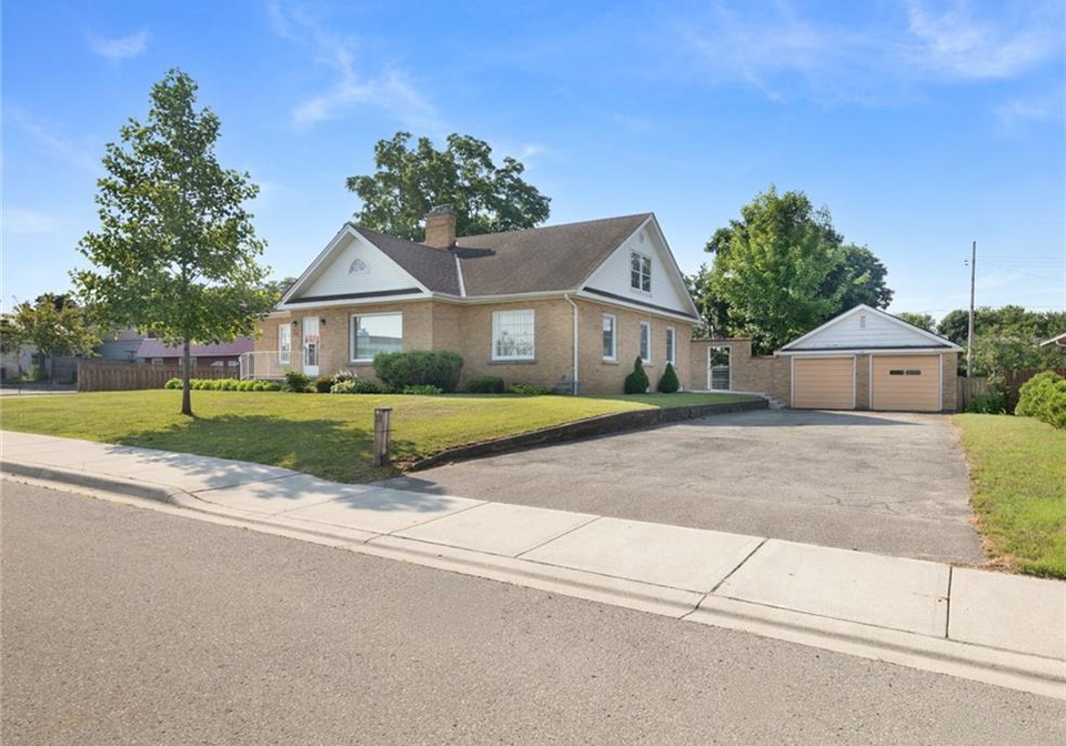 24-pine-street-delhi-ontario-40848904