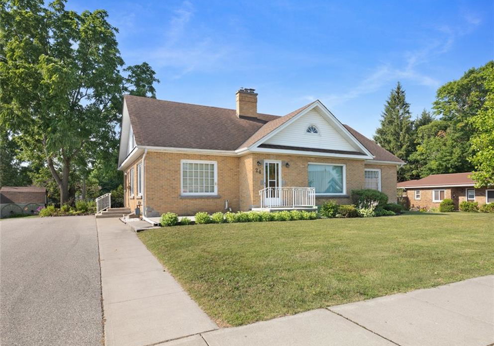 24-pine-street-delhi-ontario-40848904
