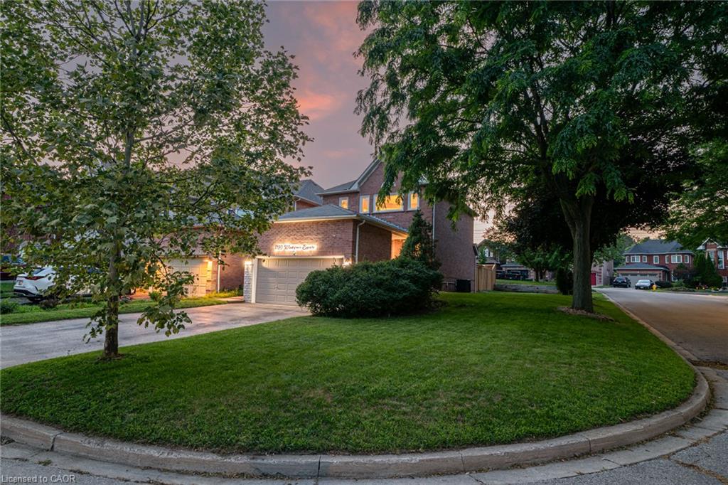 1190-windgrove-square-pickering-ontario-40848912