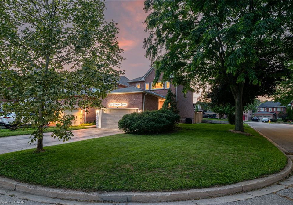 1190-windgrove-square-pickering-ontario-40848912