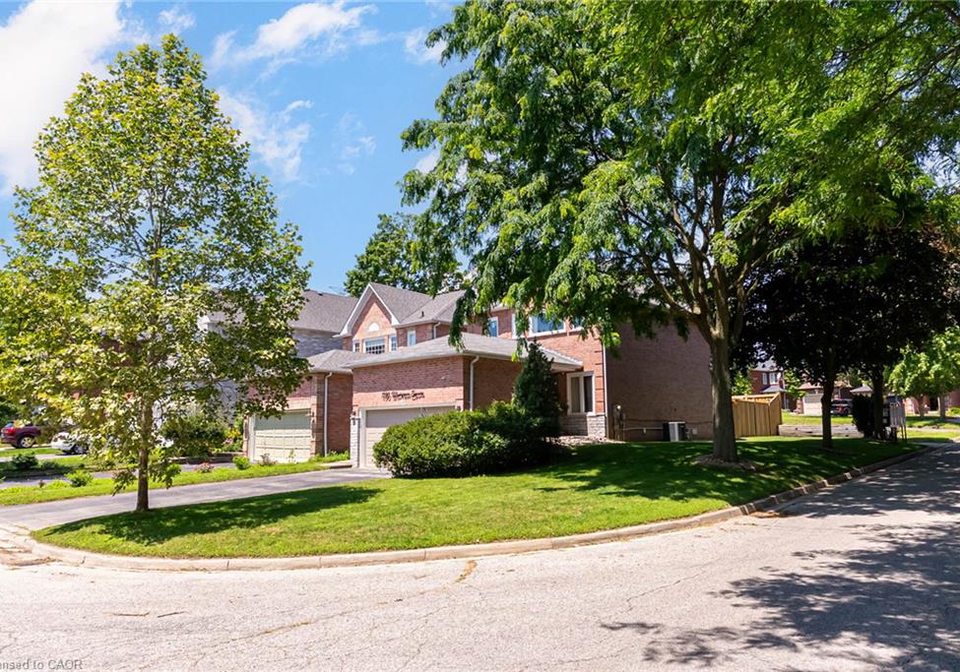 1190-windgrove-square-pickering-ontario-40848912