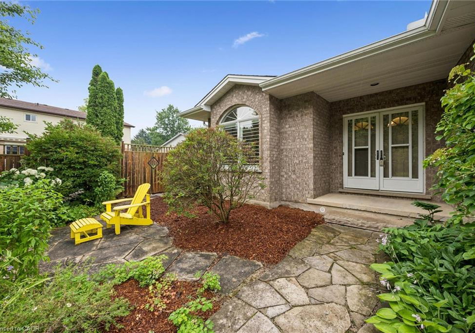 353-twinflower-crescent-waterloo-ontario-40848945