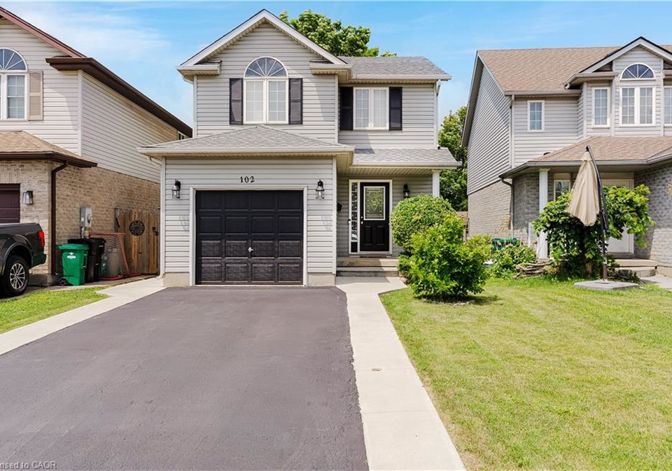 102-chateau-crescent-cambridge-ontario-40848998