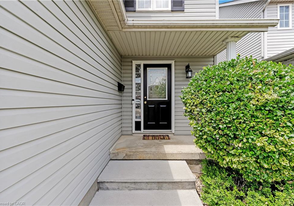 102-chateau-crescent-cambridge-ontario-40848998