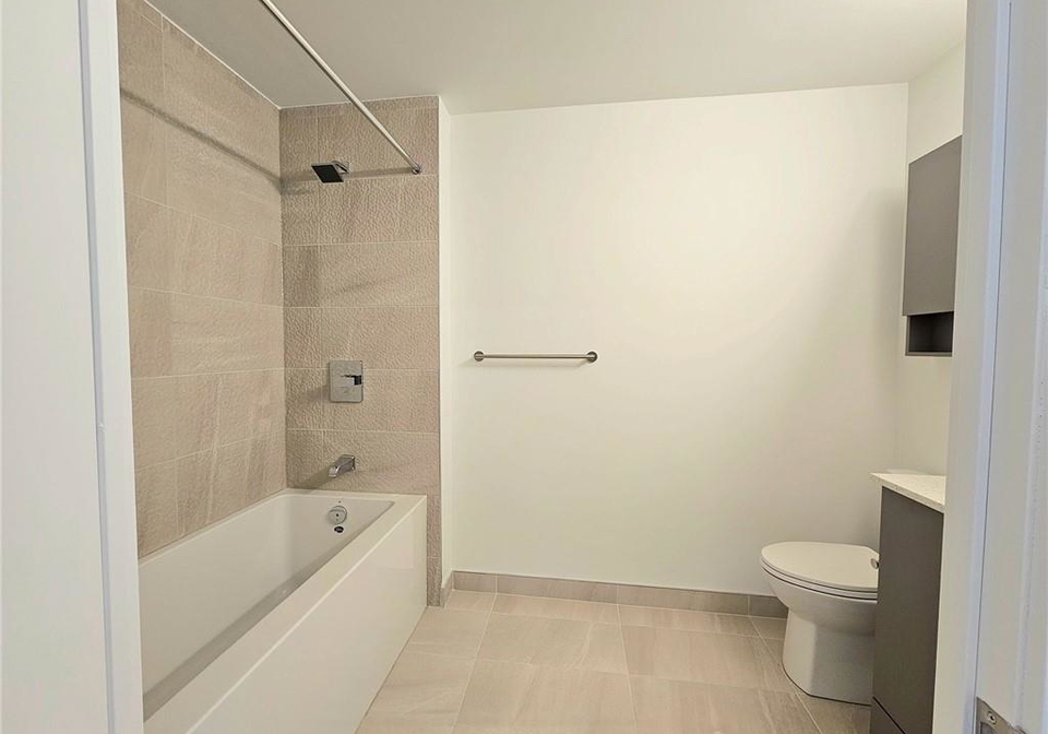 415-main-street-w-hamilton-ontario-40849054
