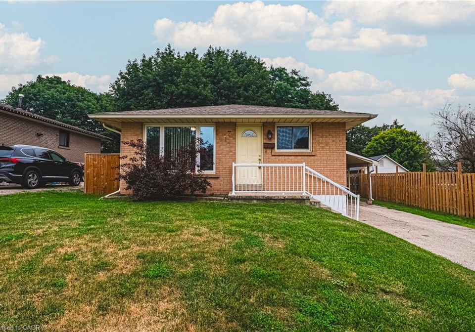 7-chapman-court-cambridge-ontario-40849282