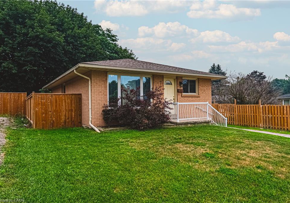 7-chapman-court-cambridge-ontario-40849282