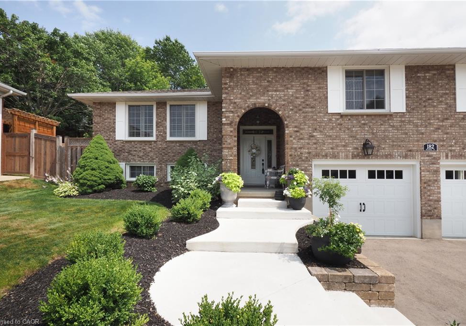 182-mitchell-street-ayr-ontario-40849411