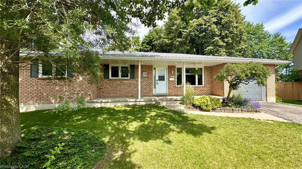 10-baltic-circle-waterford-ontario-40849474