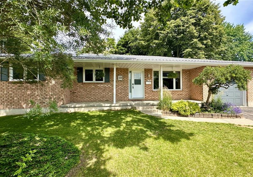 10-baltic-circle-waterford-ontario-40849474