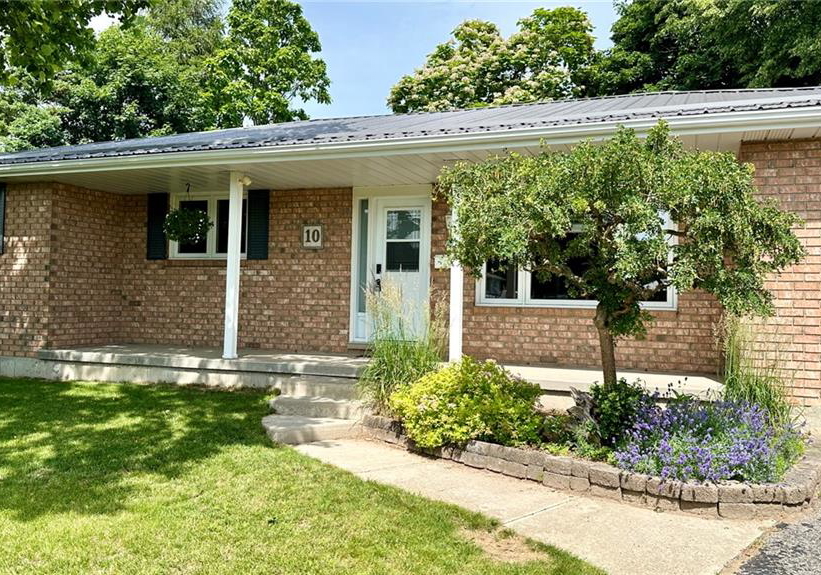 10-baltic-circle-waterford-ontario-40849474