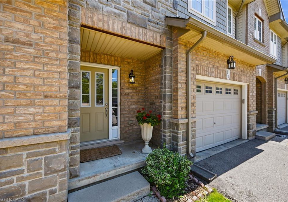 40-dartmouth-gate-stoney-creek-ontario-40849476