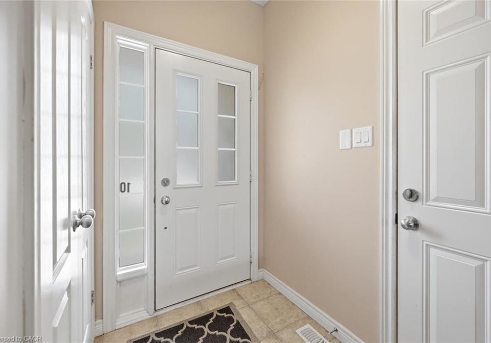 40-dartmouth-gate-stoney-creek-ontario-40849476