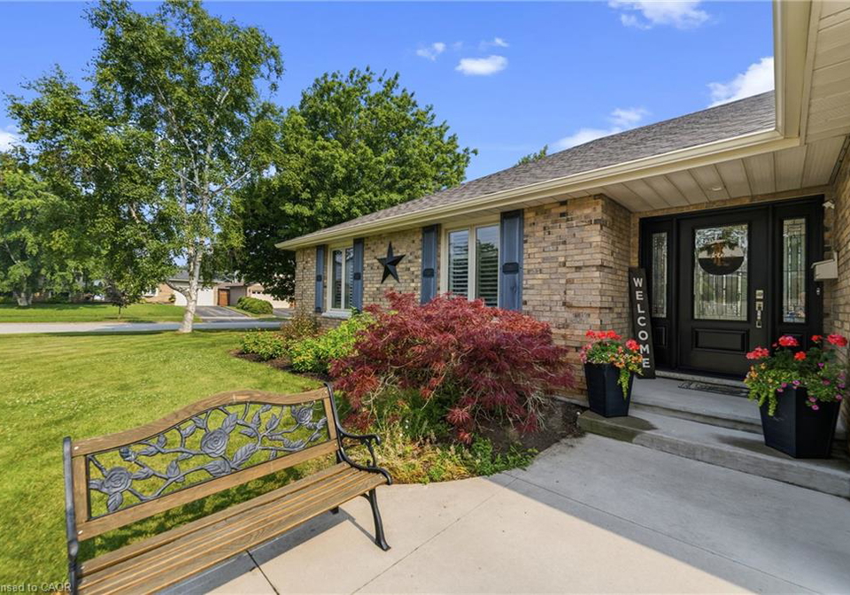 1-banburry-crescent-grimsby-ontario-40849497