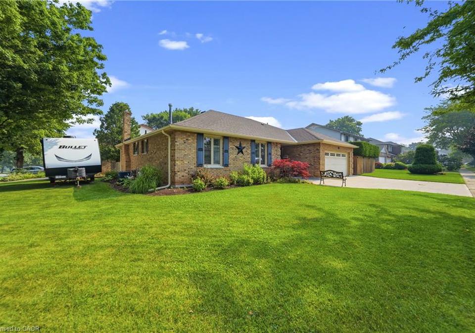 1-banburry-crescent-grimsby-ontario-40849497