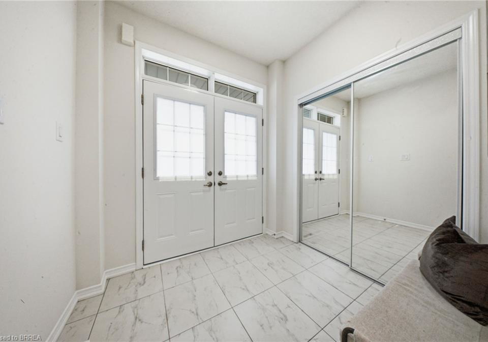109-longboat-run-brantford-ontario-40849513