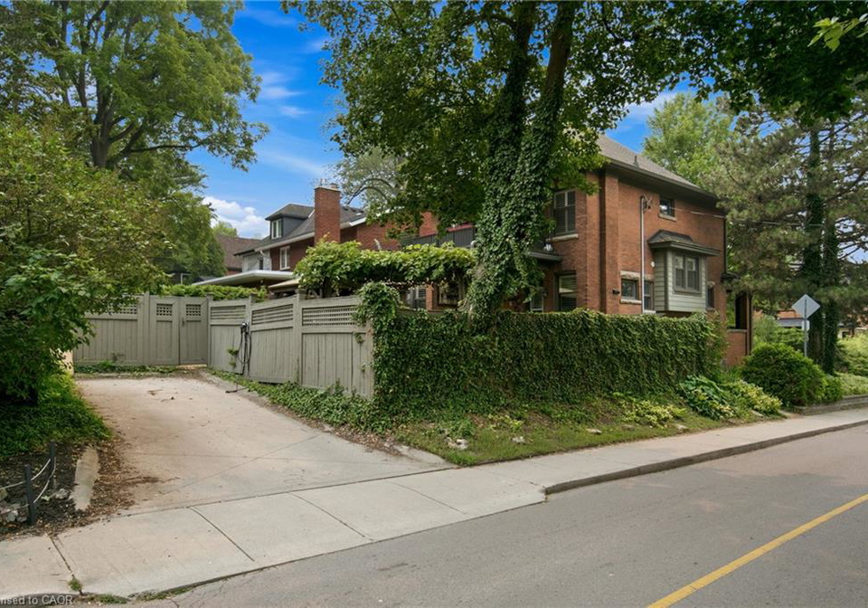 61-mountain-avenue-hamilton-ontario-40849641