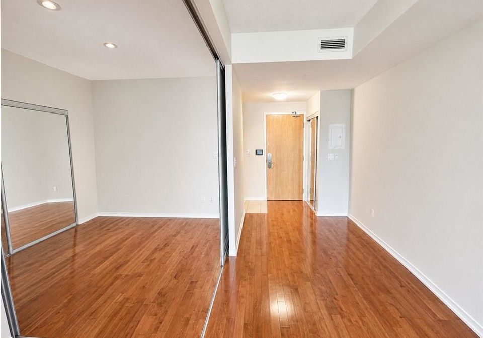 65-bremner-boulevard-toronto-ontario-40849711