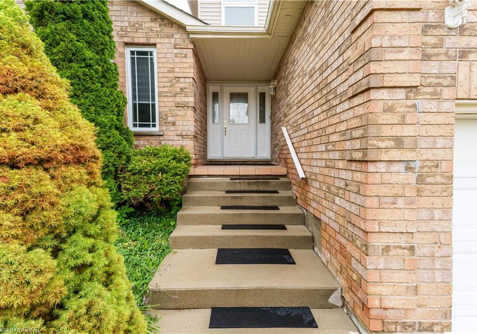 519-yorkshire-drive-waterloo-ontario-40849801